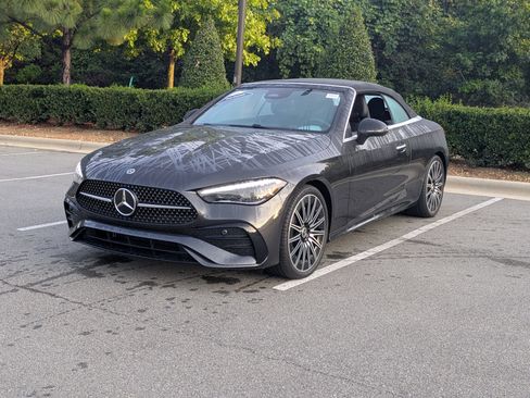 Used 2025 Mercedes-Benz CLE 300 4MATIC Cabriolet image 8