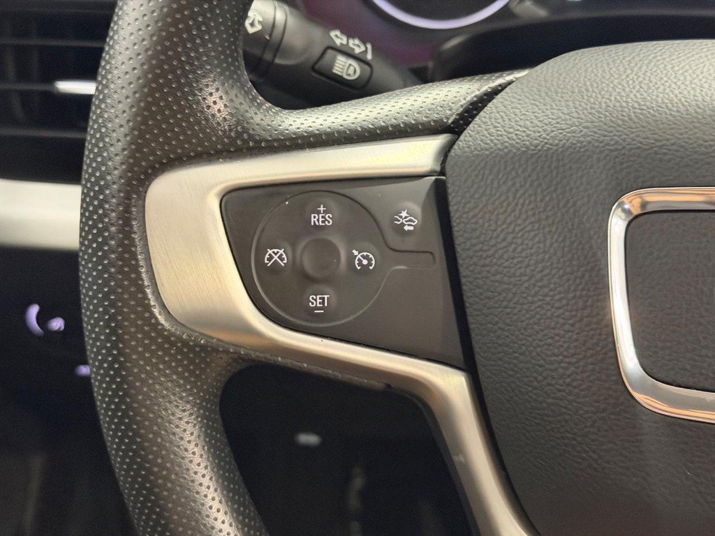 Used 2024 GMC Terrain SLE AWD/4WD image 17