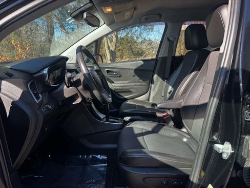 Used 2020 Chevrolet Trax LT w/ Redline Edition image 12