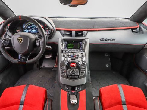 Used 2019 Lamborghini Aventador SVJ AWD/4WD image 2