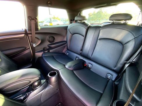 Used 2022 MINI Cooper S image 19