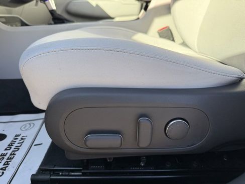 Used 2025 Hyundai Kona SEL image 12