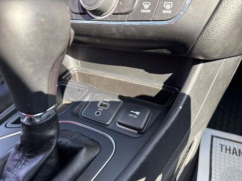 Used 2019 Jeep Cherokee Latitude Plus FWD image 22