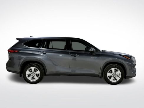 Used 2021 Toyota Highlander LE image 10
