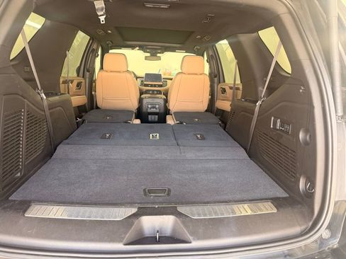 Used 2021 Chevrolet Tahoe Premier AWD/4WD image 11