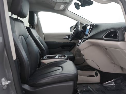 Used 2023 Chrysler Pacifica Touring-L w/ Road Tripper Package image 10