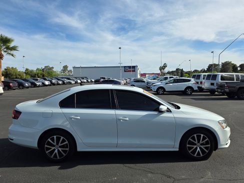 Used 2017 Volkswagen Jetta SE image 6