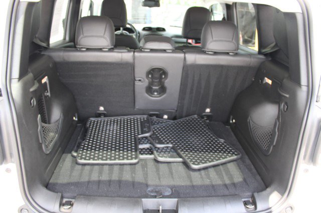 Used 2016 Jeep Renegade Trailhawk w/ Premium Trailhawk Package AWD/4WD image 7