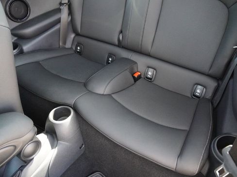 Used 2023 MINI Cooper 2-Door Hardtop image 28