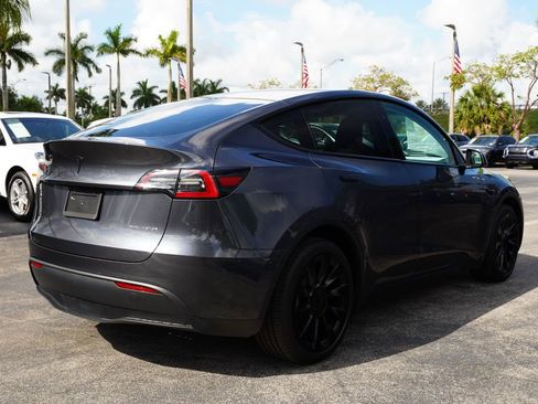 Used 2024 Tesla Model Y Long Range AWD/4WD image 11