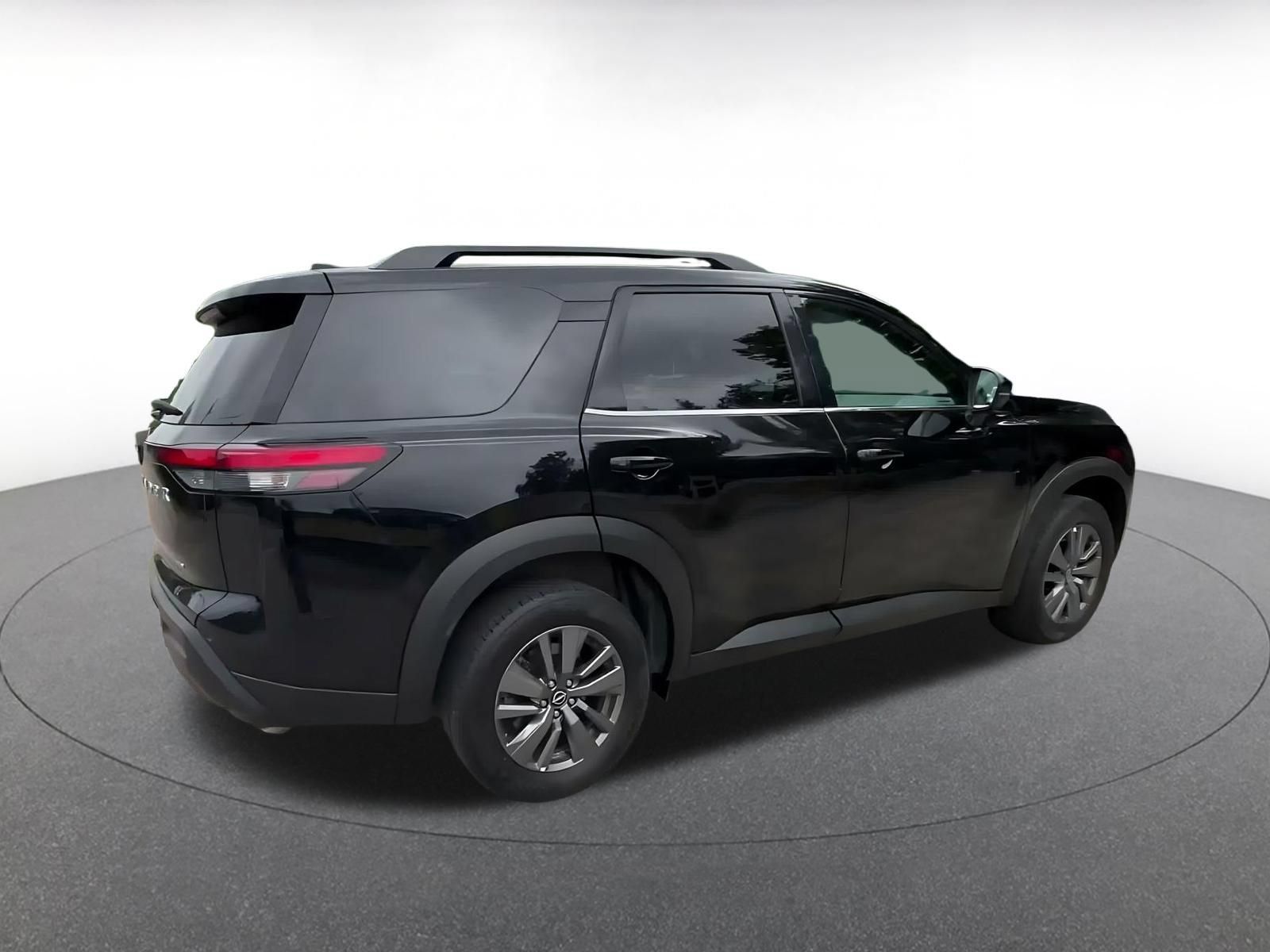 Used 2025 Nissan Pathfinder SV AWD/4WD image 13