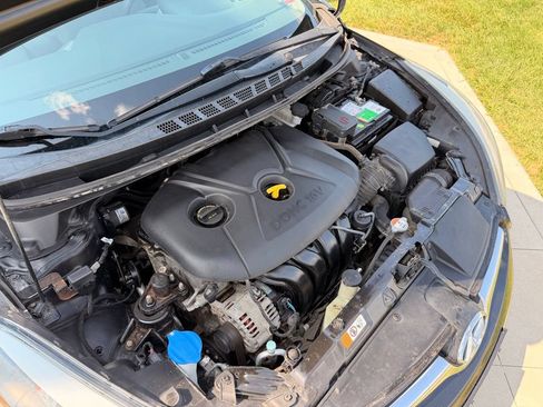 Used 2014 Hyundai Elantra SE w/ Option Group 02 FWD image 23