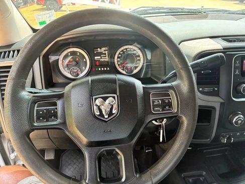 Used 2018 RAM 2500 Tradesman w/ Chrome Appearance Group AWD/4WD image 32