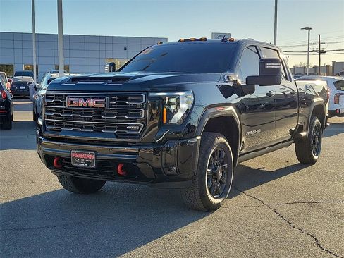 Used 2025 GMC Sierra 2500 AT4 w/ AT4 Premium Plus Package image 4