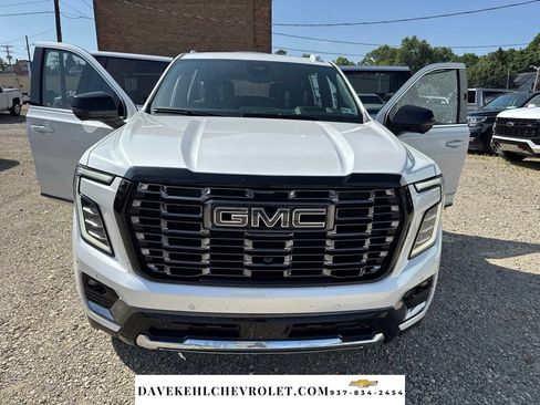 Used 2025 GMC Yukon XL Denali Ultimate w/ LPO, Illumination Package AWD/4WD image 35