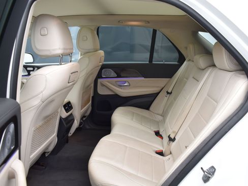 Used 2020 Mercedes-Benz GLE 450 4MATIC w/ MBUX Technology Package image 16