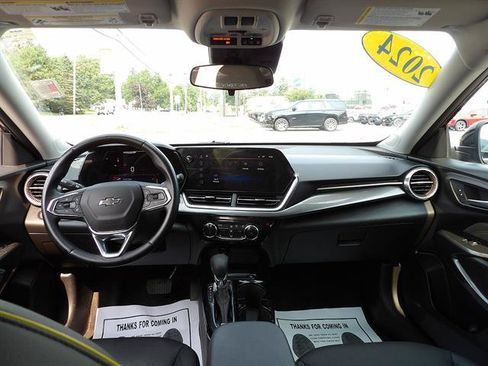 Used 2024 Chevrolet Trax ACTIV w/ Sunroof Package FWD image 34