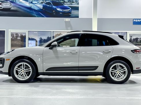 Used 2023 Porsche Macan AWD/4WD image 2