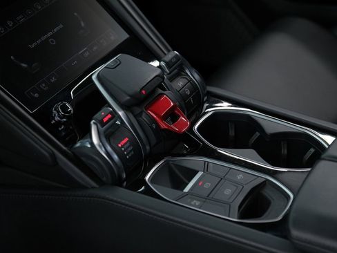 Used 2022 Lamborghini Urus AWD/4WD image 20