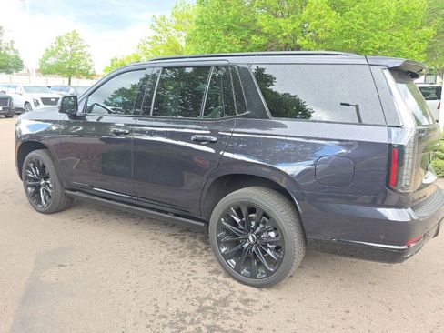 Used 2026 Cadillac Escalade Platinum Sport w/ LPO, ONYX Package AWD/4WD image 4