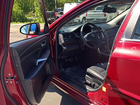 Used 2017 Toyota Camry XLE w/ Moonroof Package FWD image 2