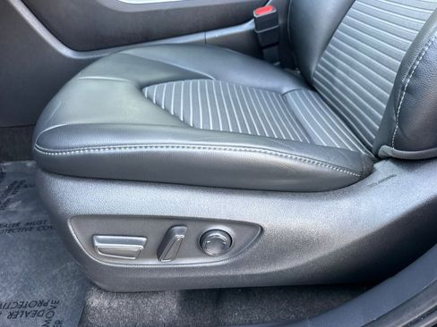 Used 2024 Toyota Highlander XSE FWD image 13