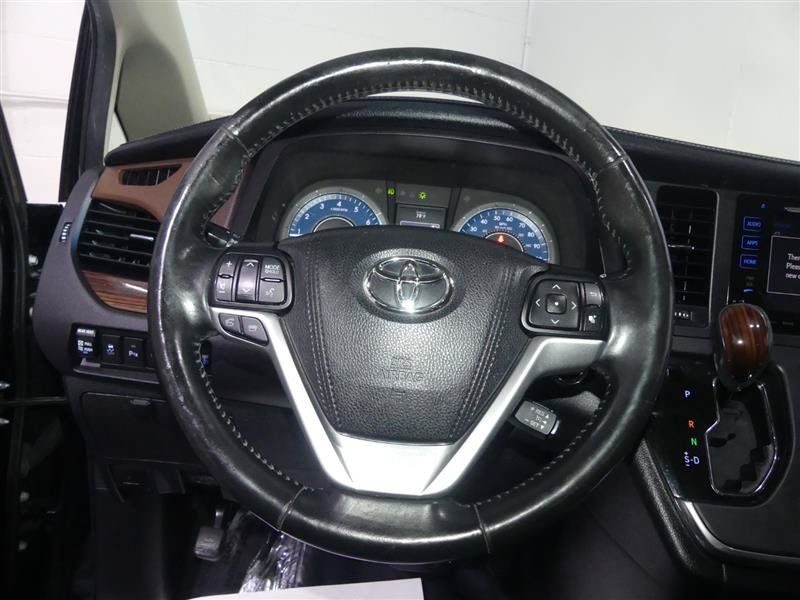 Used 2017 Toyota Sienna Limited Premium AWD/4WD image 30