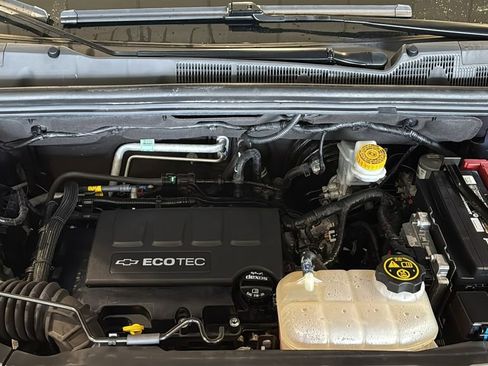 Used 2019 Chevrolet Trax LT w/ LT Convenience Package AWD/4WD image 11