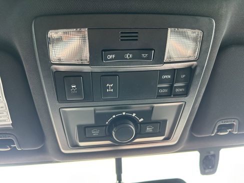 Used 2016 Toyota Tacoma TRD Off-Road w/ Premium & Technology Package image 19