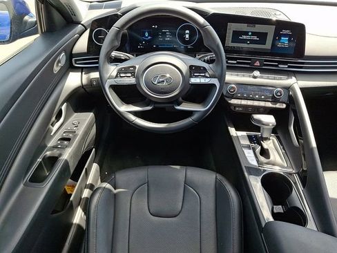 Used 2023 Hyundai Elantra Limited FWD image 11