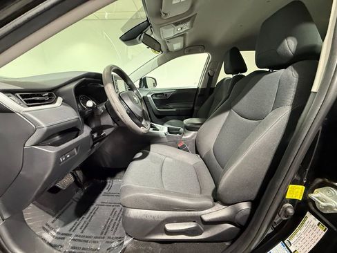 Used 2021 Toyota RAV4 LE image 13
