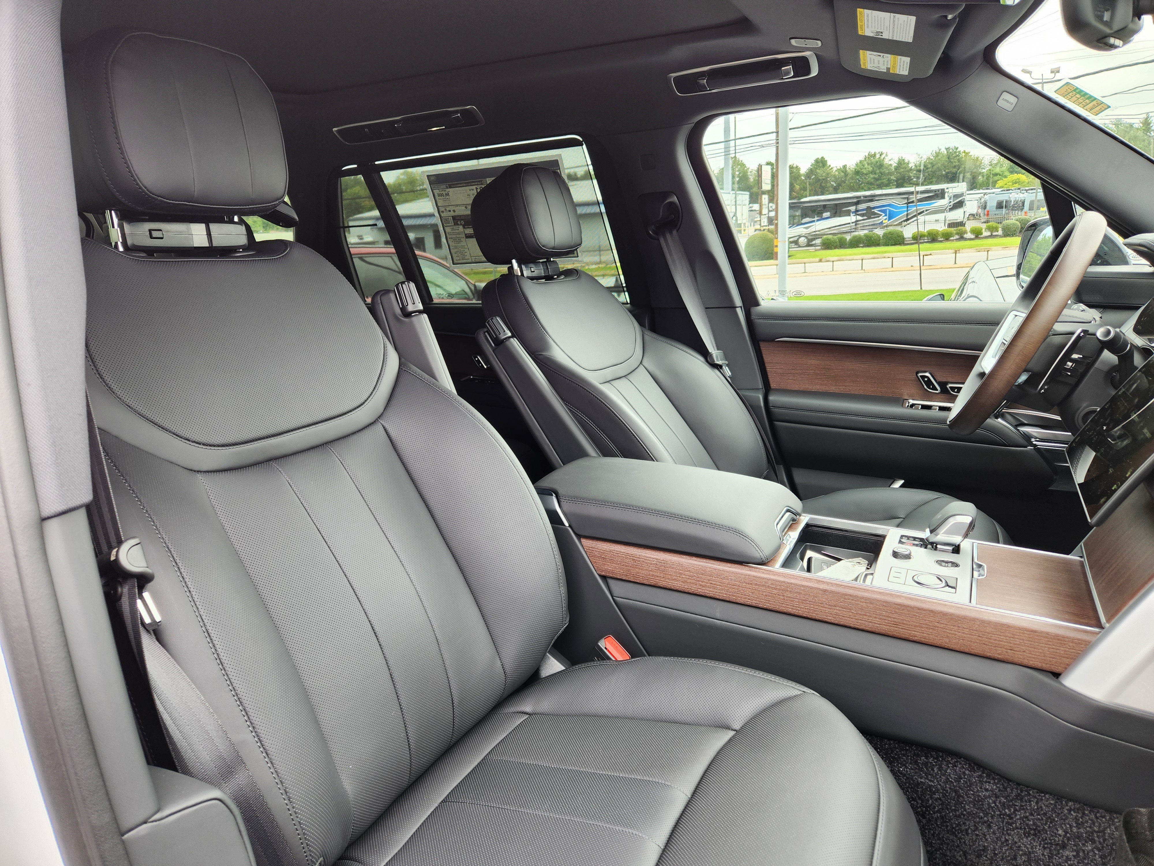 New 2027 Land Rover Range Rover Long Wheelbase SE AWD/4WD image 12