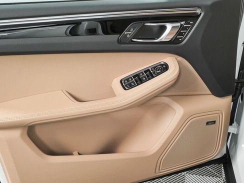 Certified 2026 Porsche Macan Turbo AWD/4WD image 6