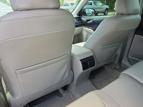 Used 2014 Toyota Camry XLE w/ Leather Package FWD image 18