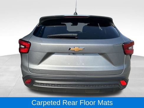Used 2024 Chevrolet Trax LS w/ LS Convenience Package FWD image 10
