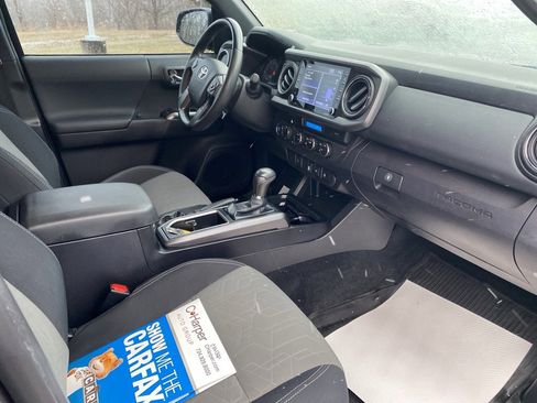 Used 2021 Toyota Tacoma TRD Sport image 11