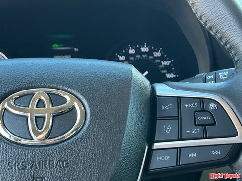 Certified 2024 Toyota Sienna XLE FWD image 24