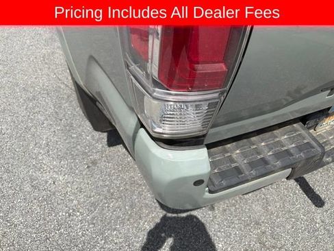 Used 2023 Toyota Tacoma TRD Sport w/ TRD Premium Sport Package AWD/4WD image 18