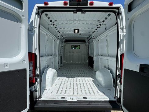 Used 2025 RAM ProMaster 2500 w/ Convenience Group FWD image 14