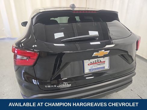 Used 2024 Chevrolet Trax LS FWD image 40