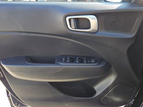 Used 2024 Hyundai Venue SEL FWD image 26