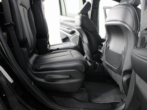 New 2025 Jeep Grand Cherokee L Limited w/ Black Appearance Package image 23