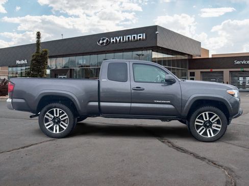 Used 2019 Toyota Tacoma SR5 image 6