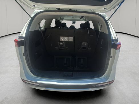 Used 2024 Kia Carnival LX FWD image 12