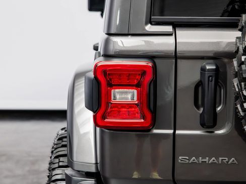 Used 2025 Jeep Wrangler Sahara image 17