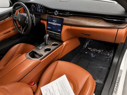 Used 2023 Maserati Quattroporte Modena RWD image 25