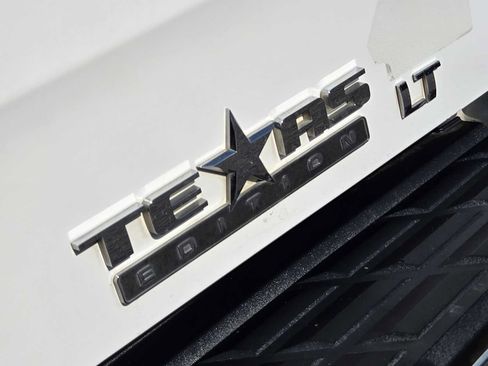 Used 2009 Chevrolet Silverado 1500 LT w/ Texas Edition AWD/4WD image 12