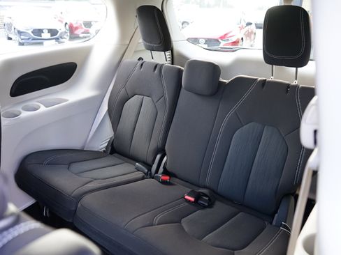 Used 2023 Chrysler Voyager LX image 18