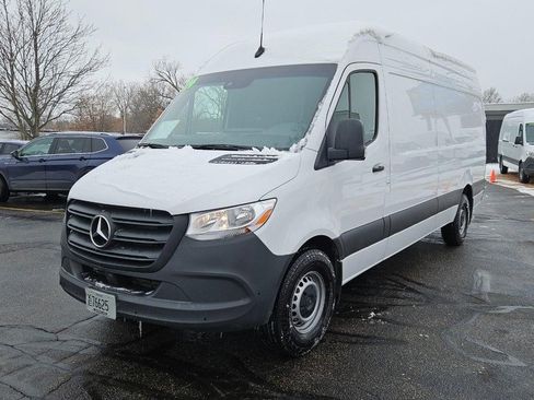 Used 2024 Mercedes-Benz Sprinter 2500 image 8