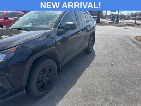Used 2021 Toyota RAV4 LE image 2